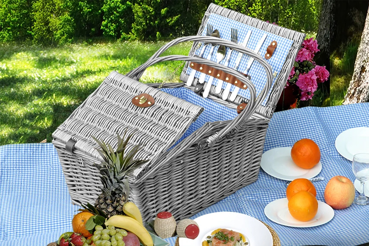 How to Pack the Picnic Basket Like a Pro